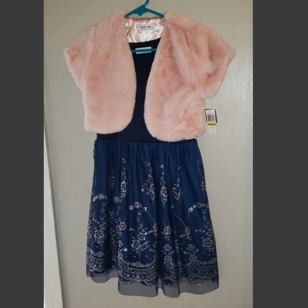 Beautiful two piece dress.